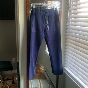 Figs navy size small, tapered leg trouser